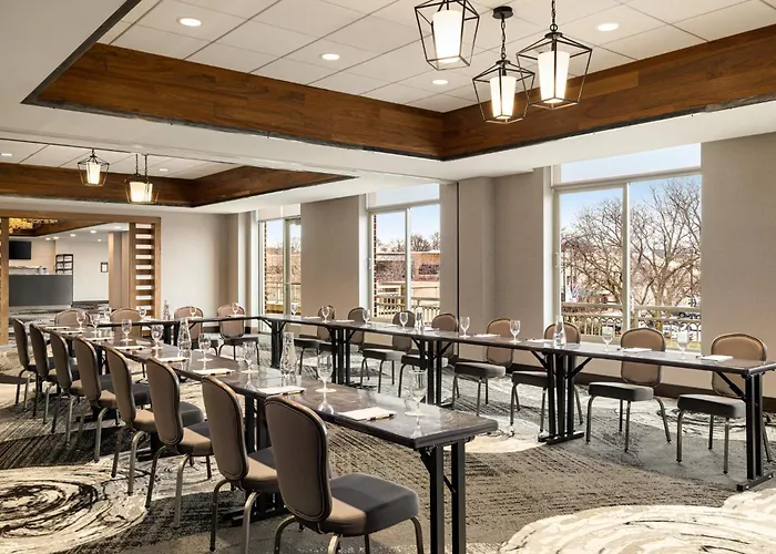 Hotel Indigo Riverwalk By Ihg 3*