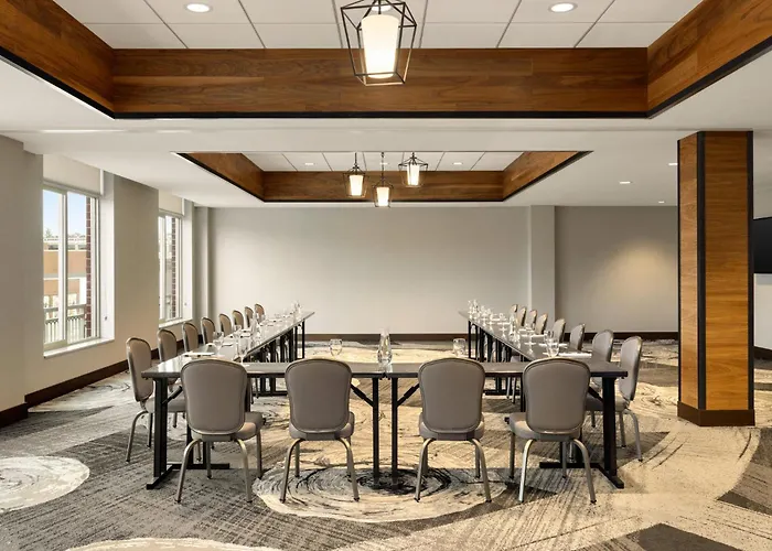 Hotel Indigo Riverwalk By Ihg 3*