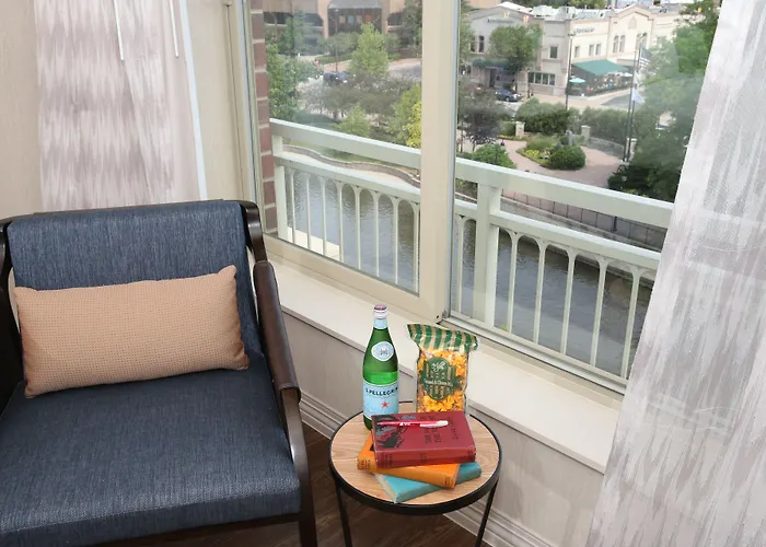 Hotel Indigo Riverwalk By Ihg Naperville